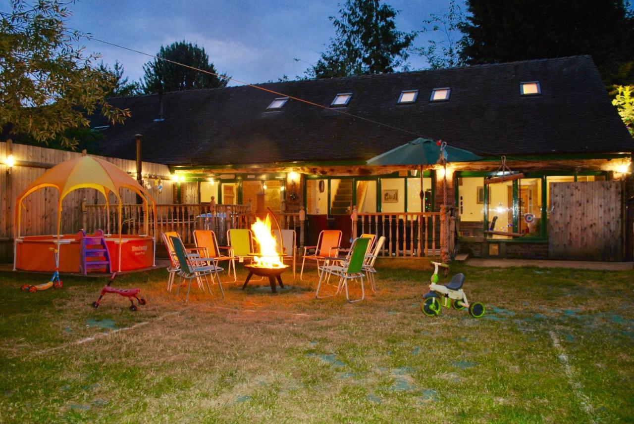 Villa Squirrel Barn Milwich Exterior foto